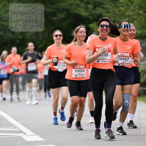 15.06.2025 - REWE Women's Run Dr. Thomas Lammeyer http://msf.ph/oto/7941404 15.06.2025 09:21:17 Laufen 02, 3, 10454, 235, 10457 meine-sportfotos.de