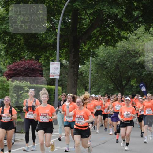 15.06.2025 - REWE Women's Run Jannik Wohlers http://msf.ph/oto/7941424 15.06.2025 08:28:18 Laufen 10114, 1059, 10656 meine-sportfotos.de