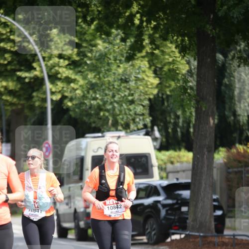 15.06.2025 - REWE Women's Run Jannik Wohlers http://msf.ph/oto/7941425 15.06.2025 09:59:02 Laufen 10841, 10842 meine-sportfotos.de