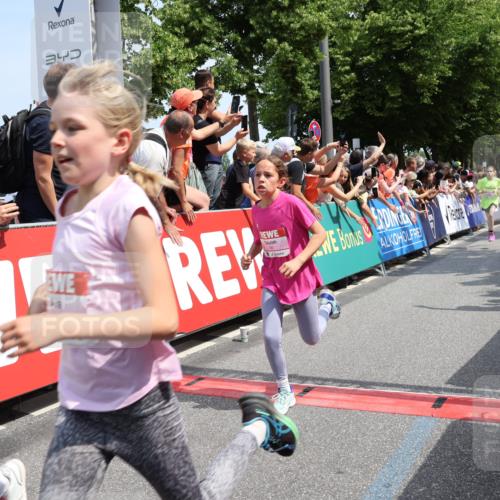 15.06.2025 - REWE Women's Run Strokosch-Dieckow http://msf.ph/oto/7941479 15.06.2025 11:34:09 Ziel 130, 132, 142, 151, 158, 242, 267, 276, 292, 322 meine-sportfotos.de