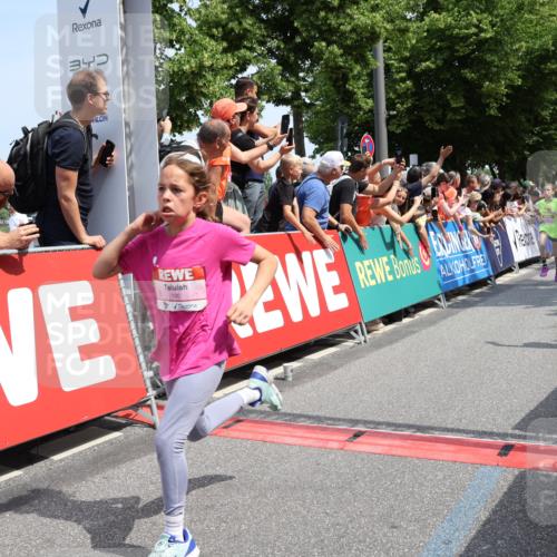 15.06.2025 - REWE Women's Run Strokosch-Dieckow http://msf.ph/oto/7941497 15.06.2025 11:34:09 Ziel 130, 132, 142, 151, 158, 242, 267, 276, 292, 322 meine-sportfotos.de