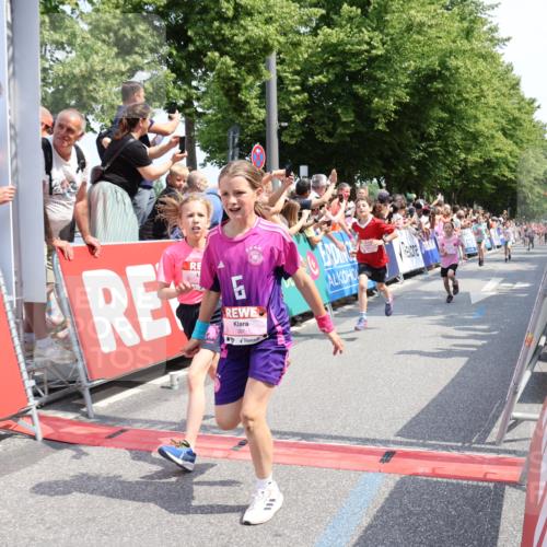 15.06.2025 - REWE Women's Run Strokosch-Dieckow http://msf.ph/oto/7941582 15.06.2025 11:34:14 Ziel 130, 132, 142, 144, 151, 186, 195, 242, 267, 276, 291, 322 meine-sportfotos.de