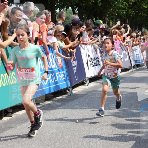 15.06.2025 - REWE Women's Run Strokosch-Dieckow http://msf.ph/oto/7941673 15.06.2025 11:34:17 Ziel 142, 144, 184, 186, 195, 242, 267, 276, 288, 291, 322 meine-sportfotos.de