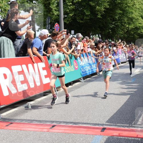 15.06.2025 - REWE Women's Run Strokosch-Dieckow http://msf.ph/oto/7941684 15.06.2025 11:34:18 Ziel 142, 144, 184, 186, 195, 242, 267, 276, 288, 291, 322 meine-sportfotos.de