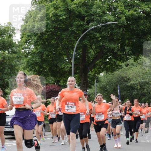 15.06.2025 - REWE Women's Run Jannik Wohlers http://msf.ph/oto/7941707 15.06.2025 08:28:24 Laufen 10791, 1043, 10043, 10298, 10768, 10354, 294, 10568, 10168 meine-sportfotos.de