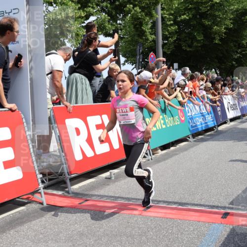 15.06.2025 - REWE Women's Run Strokosch-Dieckow http://msf.ph/oto/7941736 15.06.2025 11:34:20 Ziel 110, 142, 144, 184, 185, 186, 195, 234, 242, 267, 276, 288, 291 meine-sportfotos.de