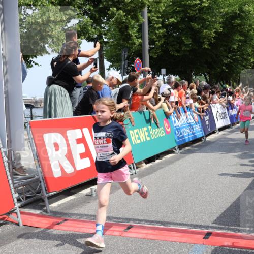 15.06.2025 - REWE Women's Run Strokosch-Dieckow http://msf.ph/oto/7941784 15.06.2025 11:34:22 Ziel 110, 144, 154, 184, 185, 186, 192, 195, 234, 242, 283, 288, 291, 306 meine-sportfotos.de