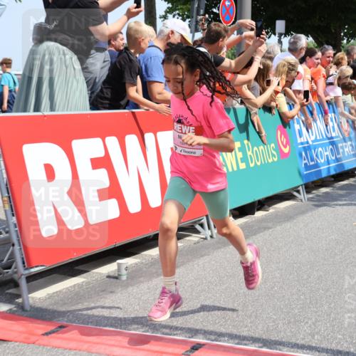 15.06.2025 - REWE Women's Run Strokosch-Dieckow http://msf.ph/oto/7941813 15.06.2025 11:34:23 Ziel 110, 144, 154, 184, 185, 186, 188, 192, 195, 234, 283, 288, 291, 306 meine-sportfotos.de