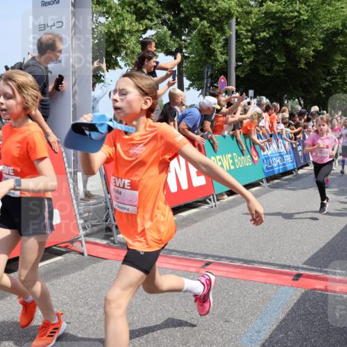 15.06.2025 - REWE Women's Run Strokosch-Dieckow http://msf.ph/oto/7941855 15.06.2025 11:34:26 Ziel 110, 154, 157, 163, 180, 184, 185, 188, 192, 195, 217, 234, 237, 283, 288, 306 meine-sportfotos.de