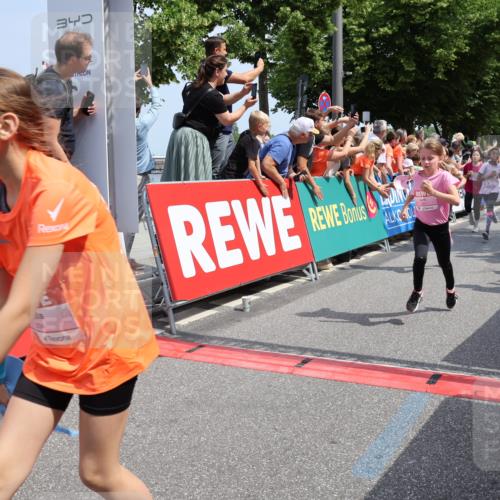 15.06.2025 - REWE Women's Run Strokosch-Dieckow http://msf.ph/oto/7941865 15.06.2025 11:34:26 Ziel 110, 154, 157, 163, 180, 184, 185, 188, 192, 195, 217, 234, 237, 283, 288, 306 meine-sportfotos.de