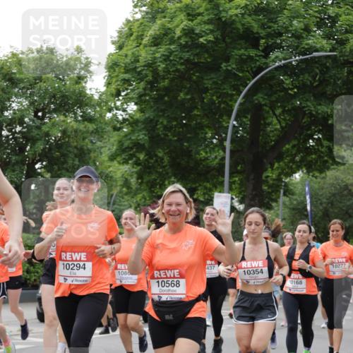 15.06.2025 - REWE Women's Run Jannik Wohlers http://msf.ph/oto/7941877 15.06.2025 08:28:26 Laufen 10294, 1086, 10568, 437, 10354, 10277, 10168 meine-sportfotos.de