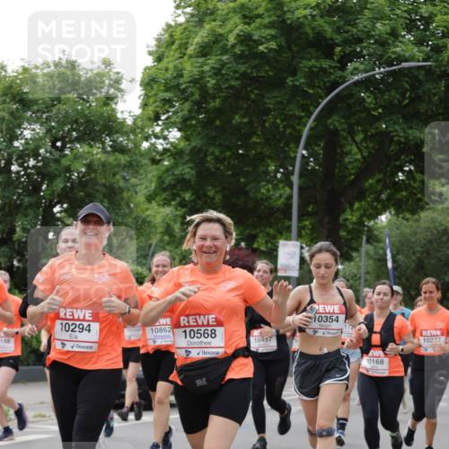 15.06.2025 - REWE Women's Run Jannik Wohlers http://msf.ph/oto/7941897 15.06.2025 08:28:26 Laufen 0188, 10294, 10390, 10862, 10568, 10437, 10354, 173, 10277, 10168 meine-sportfotos.de