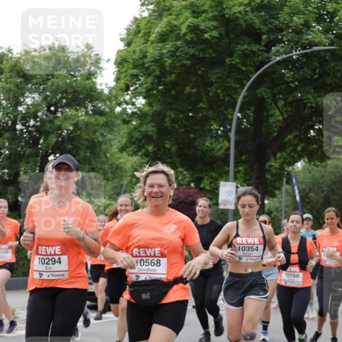 15.06.2025 - REWE Women's Run Jannik Wohlers http://msf.ph/oto/7941907 15.06.2025 08:28:26 Laufen 0188, 10294, 0568, 10354, 10168, 13 meine-sportfotos.de