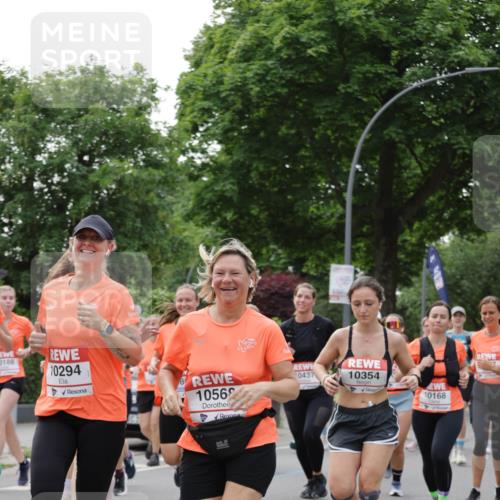 15.06.2025 - REWE Women's Run Jannik Wohlers http://msf.ph/oto/7941912 15.06.2025 08:28:26 Laufen 0188, 10294, 0437, 10354, 10562, 10168 meine-sportfotos.de