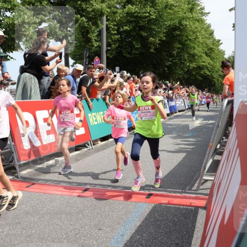 15.06.2025 - REWE Women's Run Strokosch-Dieckow http://msf.ph/oto/7941996 15.06.2025 11:34:31 Ziel 110, 146, 150, 154, 157, 163, 178, 180, 185, 188, 192, 217, 234, 237, 283, 306, 314 meine-sportfotos.de