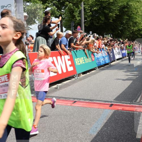 15.06.2025 - REWE Women's Run Strokosch-Dieckow http://msf.ph/oto/7942012 15.06.2025 11:34:32 Ziel 110, 146, 150, 154, 157, 163, 167, 178, 180, 185, 188, 192, 217, 234, 237, 283, 306, 314 meine-sportfotos.de