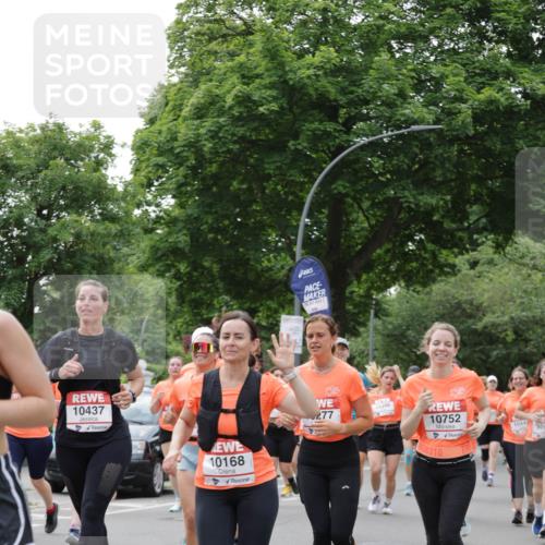 15.06.2025 - REWE Women's Run Jannik Wohlers http://msf.ph/oto/7942039 15.06.2025 08:28:28 Laufen 10437, 10168, 277, 10346, 10752, 8310, 1044, 106 meine-sportfotos.de