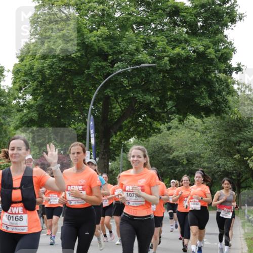 15.06.2025 - REWE Women's Run Jannik Wohlers http://msf.ph/oto/7942058 15.06.2025 08:28:28 Laufen 10168, 10380, 1075, 10653, 0146, 10220, 8310 meine-sportfotos.de