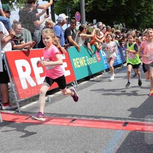 15.06.2025 - REWE Women's Run Strokosch-Dieckow http://msf.ph/oto/7942269 15.06.2025 11:34:45 Ziel 106, 143, 153, 167, 169, 172, 173, 176, 179, 189, 221, 256, 274, 287, 293 meine-sportfotos.de