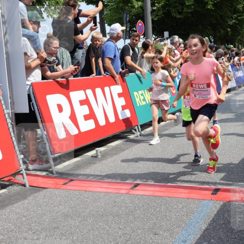 15.06.2025 - REWE Women's Run Strokosch-Dieckow http://msf.ph/oto/7942281 15.06.2025 11:34:46 Ziel 106, 123, 124, 143, 153, 160, 169, 172, 173, 176, 179, 189, 221, 256, 274, 287, 293 meine-sportfotos.de