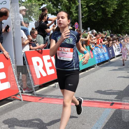 15.06.2025 - REWE Women's Run Strokosch-Dieckow http://msf.ph/oto/7942330 15.06.2025 11:34:48 Ziel 106, 116, 123, 124, 135, 143, 153, 160, 169, 172, 173, 179, 213, 221, 256, 287, 293 meine-sportfotos.de