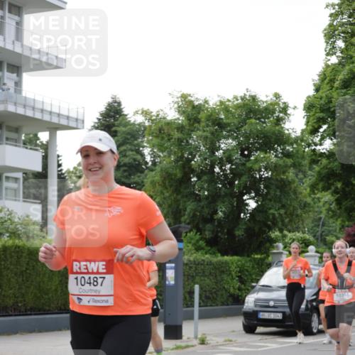 15.06.2025 - REWE Women's Run Jannik Wohlers http://msf.ph/oto/7942360 15.06.2025 08:28:37 Laufen 10487, 1043, 10226, 10351 meine-sportfotos.de