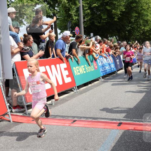 15.06.2025 - REWE Women's Run Strokosch-Dieckow http://msf.ph/oto/7942367 15.06.2025 11:34:50 Ziel 106, 113, 116, 123, 124, 135, 143, 153, 160, 165, 172, 173, 179, 213, 256, 287, 293 meine-sportfotos.de