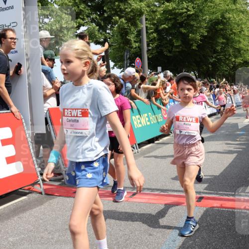 15.06.2025 - REWE Women's Run Strokosch-Dieckow http://msf.ph/oto/7942413 15.06.2025 11:34:52 Ziel 106, 113, 116, 123, 124, 135, 143, 153, 160, 165, 172, 173, 179, 213, 231, 256, 287, 323 meine-sportfotos.de