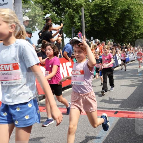 15.06.2025 - REWE Women's Run Strokosch-Dieckow http://msf.ph/oto/7942429 15.06.2025 11:34:53 Ziel 106, 113, 116, 123, 124, 135, 143, 153, 160, 165, 172, 173, 213, 231, 256, 287, 290, 323 meine-sportfotos.de