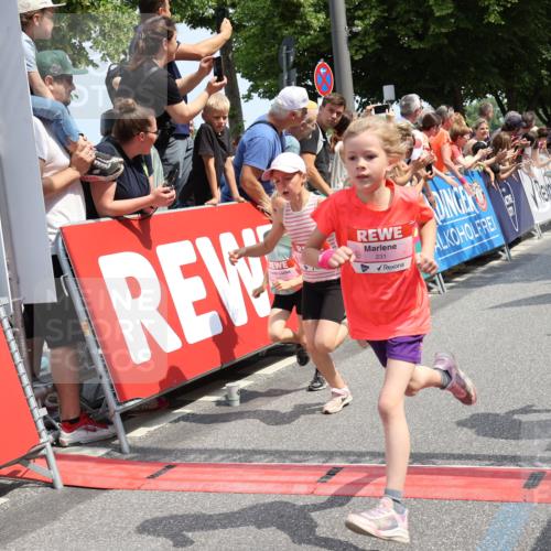 15.06.2025 - REWE Women's Run Strokosch-Dieckow http://msf.ph/oto/7942529 15.06.2025 11:34:58 Ziel 113, 116, 123, 124, 135, 160, 162, 165, 213, 216, 231, 233, 250, 287, 290, 312, 316, 323 meine-sportfotos.de