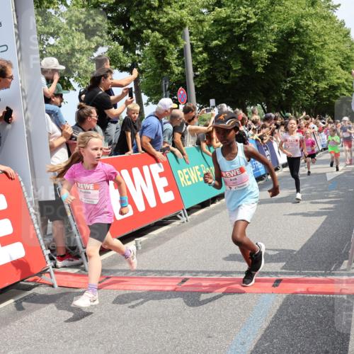 15.06.2025 - REWE Women's Run Strokosch-Dieckow http://msf.ph/oto/7942675 15.06.2025 11:35:08 Ziel 112, 115, 156, 162, 174, 201, 207, 214, 216, 233, 263, 273, 285, 312, 316 meine-sportfotos.de
