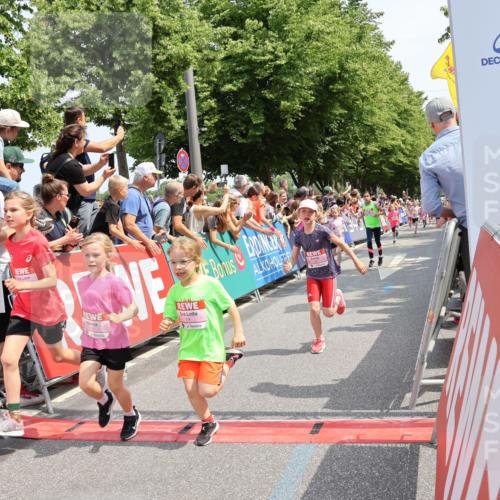 15.06.2025 - REWE Women's Run Strokosch-Dieckow http://msf.ph/oto/7942750 15.06.2025 11:35:11 Ziel 112, 115, 156, 161, 162, 170, 174, 201, 207, 214, 233, 263, 273, 285 meine-sportfotos.de