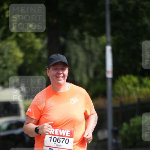 15.06.2025 - REWE Women's Run Jannik Wohlers http://msf.ph/oto/7942753 15.06.2025 10:00:57 Laufen 10670 meine-sportfotos.de