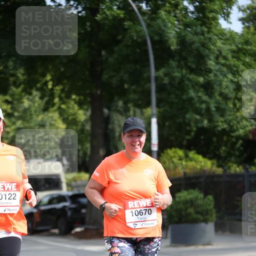 15.06.2025 - REWE Women's Run Jannik Wohlers http://msf.ph/oto/7942763 15.06.2025 10:00:57 Laufen 0122, 10670 meine-sportfotos.de