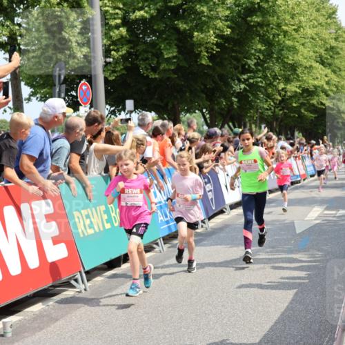 15.06.2025 - REWE Women's Run Strokosch-Dieckow http://msf.ph/oto/7942769 15.06.2025 11:35:12 Ziel 112, 115, 156, 161, 170, 174, 201, 207, 211, 214, 225, 263, 273, 285 meine-sportfotos.de