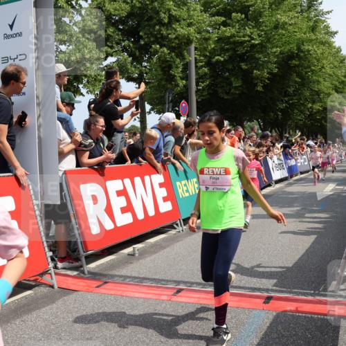15.06.2025 - REWE Women's Run Strokosch-Dieckow http://msf.ph/oto/7942812 15.06.2025 11:35:14 Ziel 112, 115, 118, 156, 161, 170, 174, 201, 207, 211, 214, 225, 263, 273, 285, 313 meine-sportfotos.de