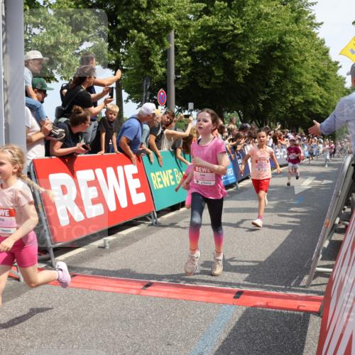 15.06.2025 - REWE Women's Run Strokosch-Dieckow http://msf.ph/oto/7942871 15.06.2025 11:35:18 Ziel 112, 115, 118, 128, 161, 170, 174, 201, 211, 214, 225, 261, 273, 285, 309, 313 meine-sportfotos.de