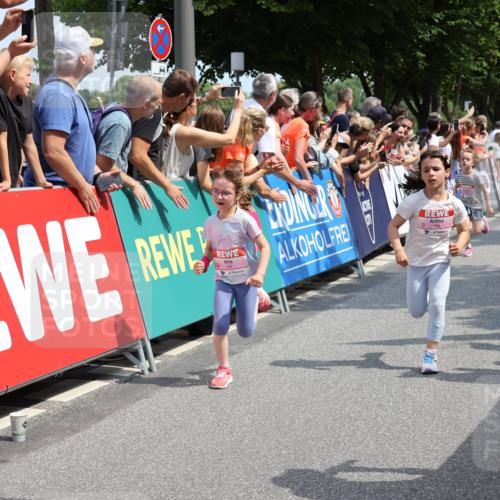 15.06.2025 - REWE Women's Run Strokosch-Dieckow http://msf.ph/oto/7942967 15.06.2025 11:35:22 Ziel 118, 128, 131, 139, 161, 170, 175, 211, 220, 225, 261, 268, 269, 286, 296, 309, 313 meine-sportfotos.de