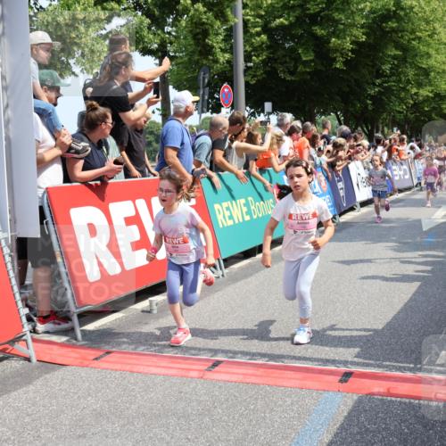 15.06.2025 - REWE Women's Run Strokosch-Dieckow http://msf.ph/oto/7942994 15.06.2025 11:35:23 Ziel 118, 120, 128, 131, 137, 139, 170, 175, 211, 220, 225, 261, 268, 269, 286, 296, 309, 313 meine-sportfotos.de