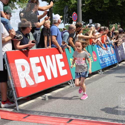 15.06.2025 - REWE Women's Run Strokosch-Dieckow http://msf.ph/oto/7943042 15.06.2025 11:35:25 Ziel 111, 118, 120, 128, 131, 137, 139, 175, 211, 220, 225, 261, 268, 269, 284, 286, 296, 309, 313 meine-sportfotos.de