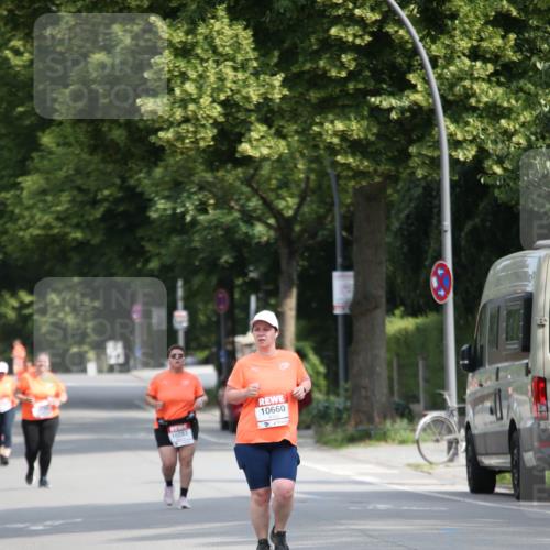 15.06.2025 - REWE Women's Run Jannik Wohlers http://msf.ph/oto/7943093 15.06.2025 10:01:33 Laufen 10283, 10660 meine-sportfotos.de
