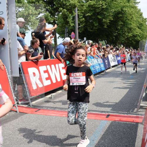 15.06.2025 - REWE Women's Run Strokosch-Dieckow http://msf.ph/oto/7943165 15.06.2025 11:35:29 Ziel 111, 120, 128, 131, 137, 139, 152, 175, 220, 229, 240, 246, 268, 269, 284, 286, 295, 296, 302, 309 meine-sportfotos.de