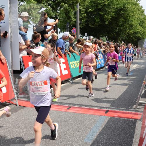 15.06.2025 - REWE Women's Run Strokosch-Dieckow http://msf.ph/oto/7943270 15.06.2025 11:35:32 Ziel 111, 120, 121, 122, 131, 137, 139, 152, 175, 220, 229, 240, 246, 251, 264, 268, 269, 284, 286, 295, 296, 302 meine-sportfotos.de