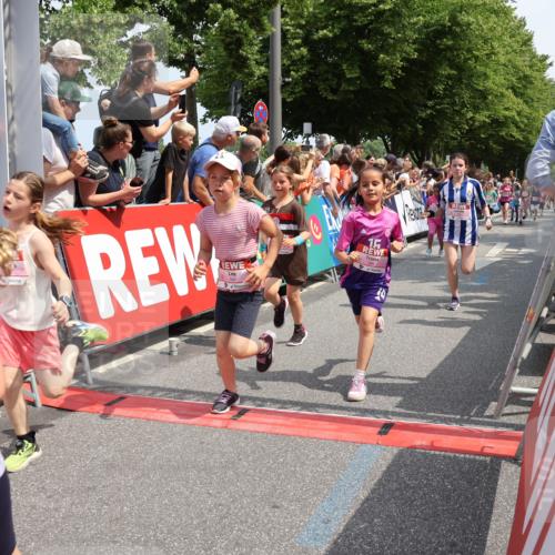 15.06.2025 - REWE Women's Run Strokosch-Dieckow http://msf.ph/oto/7943276 15.06.2025 11:35:32 Ziel 111, 120, 121, 122, 131, 137, 139, 152, 175, 220, 229, 240, 246, 251, 264, 268, 269, 284, 286, 295, 296, 302 meine-sportfotos.de