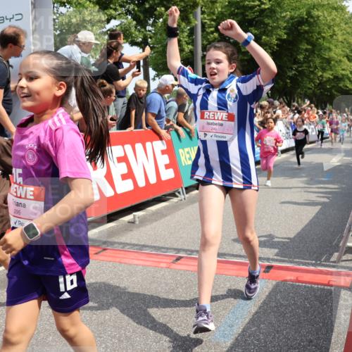 15.06.2025 - REWE Women's Run Strokosch-Dieckow http://msf.ph/oto/7943315 15.06.2025 11:35:33 Ziel 107, 111, 120, 121, 122, 131, 137, 139, 152, 175, 220, 229, 240, 246, 251, 260, 264, 268, 269, 280, 284, 286, 295, 296, 302 meine-sportfotos.de