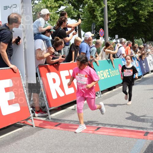15.06.2025 - REWE Women's Run Strokosch-Dieckow http://msf.ph/oto/7943351 15.06.2025 11:35:35 Ziel 107, 111, 120, 121, 122, 125, 133, 137, 152, 181, 229, 240, 246, 251, 260, 264, 268, 269, 280, 281, 284, 286, 295, 302 meine-sportfotos.de