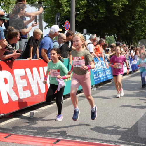 15.06.2025 - REWE Women's Run Strokosch-Dieckow http://msf.ph/oto/7943408 15.06.2025 11:35:37 Ziel 107, 111, 121, 122, 125, 133, 152, 177, 181, 229, 240, 246, 251, 260, 264, 280, 281, 284, 295, 302, 308 meine-sportfotos.de