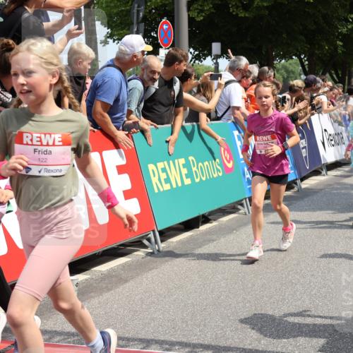15.06.2025 - REWE Women's Run Strokosch-Dieckow http://msf.ph/oto/7943419 15.06.2025 11:35:37 Ziel 107, 111, 121, 122, 125, 133, 152, 177, 181, 229, 240, 246, 251, 260, 264, 280, 281, 284, 295, 302, 308 meine-sportfotos.de