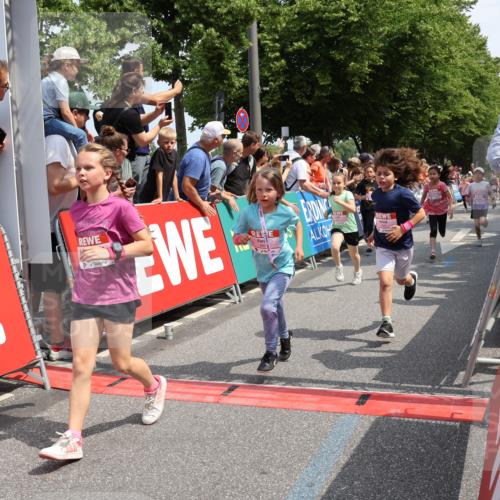 15.06.2025 - REWE Women's Run Strokosch-Dieckow http://msf.ph/oto/7943471 15.06.2025 11:35:39 Ziel 107, 121, 122, 125, 133, 152, 168, 177, 181, 199, 226, 229, 238, 239, 240, 246, 251, 260, 264, 280, 281, 295, 302, 308 meine-sportfotos.de