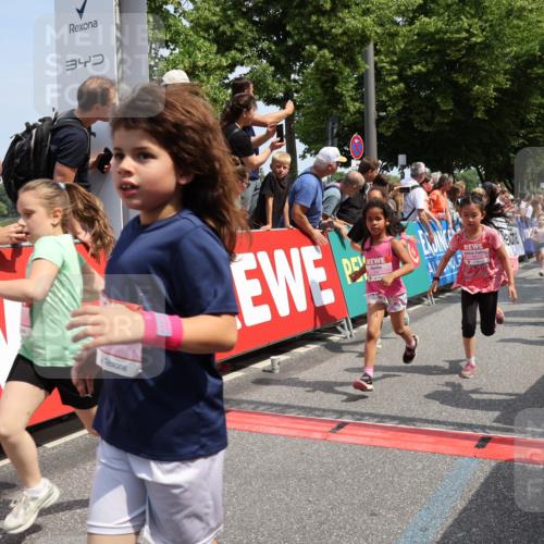 15.06.2025 - REWE Women's Run Strokosch-Dieckow http://msf.ph/oto/7943518 15.06.2025 11:35:40 Ziel 107, 121, 122, 125, 133, 152, 168, 177, 181, 199, 226, 238, 239, 240, 246, 251, 260, 264, 280, 281, 308 meine-sportfotos.de